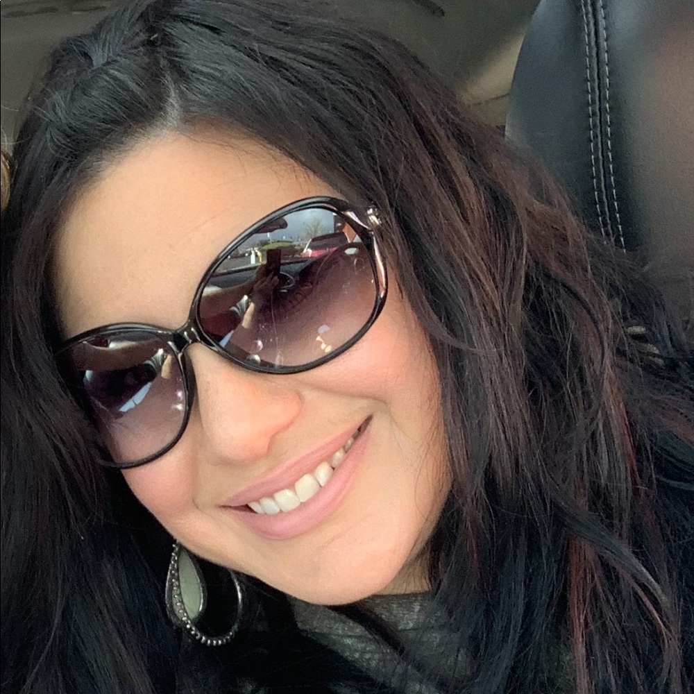 Meet your Posher, Sandi